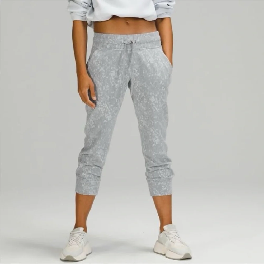 Lululemon Ready to Rulu Jogger Crop Pants Size 4 - Picture 1 of 15